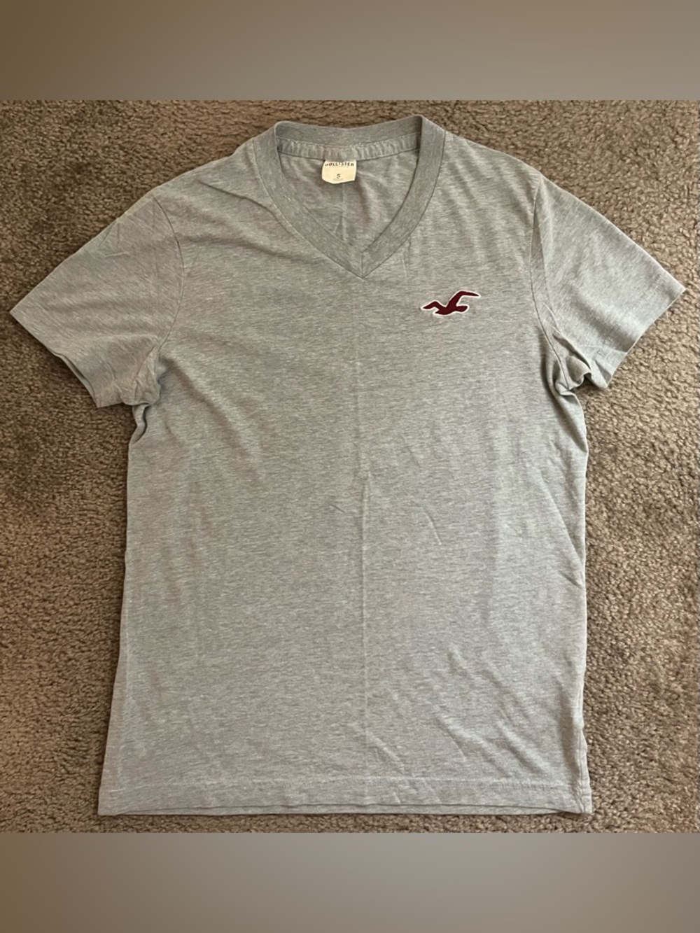 Hollister Men’s Heather Gray V-Neck Tee with Maroon Logo
